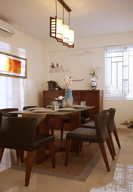 餐厅的吊灯灯泡坏了灯不亮